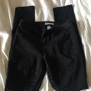 Black jegging skinny jeans